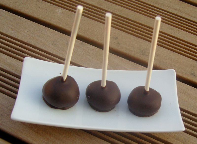 Sucettes au chocolat et ganache à la fruit de la passion