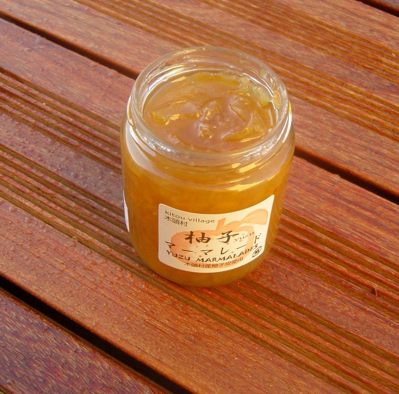 Confiture de Yuzu ouverte