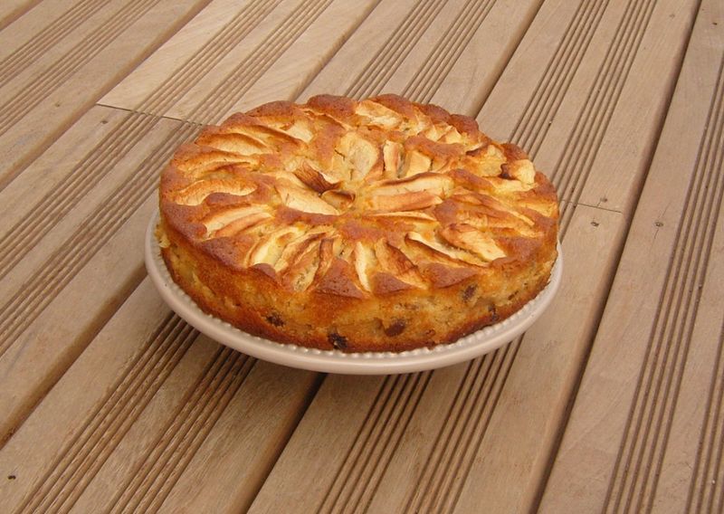 Gateau aux pommes et aux raisins