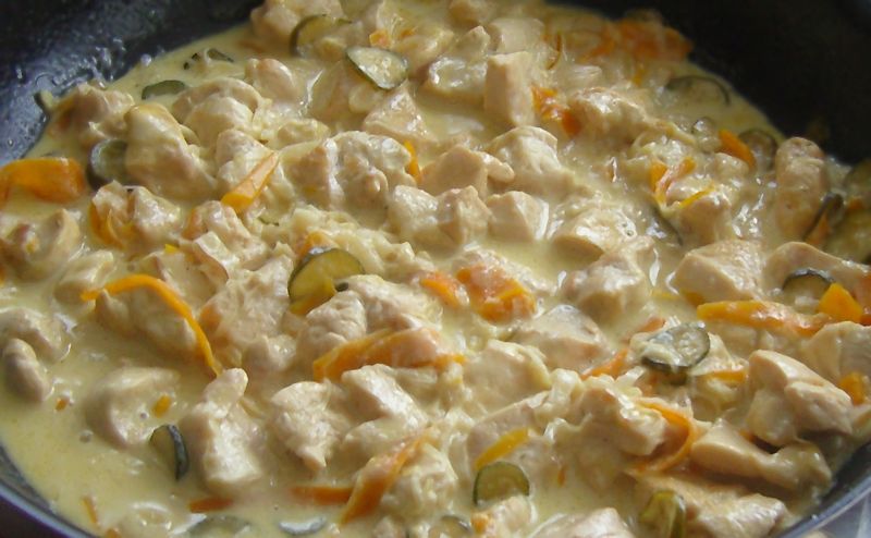 Emlincé de poulet à la crème avec ses petits légumes