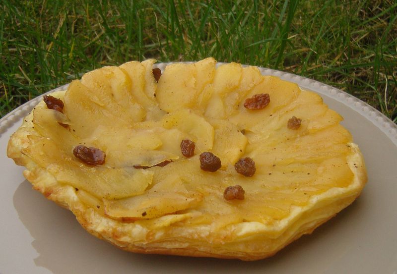 Tarte fine au pommes vanille et aux raisins