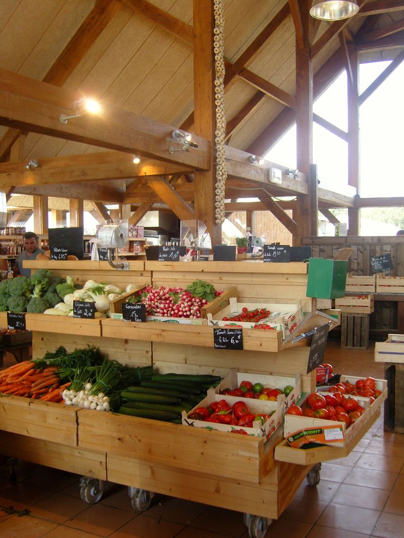 Ferme de Viltain marché de la ferme vue intérieure